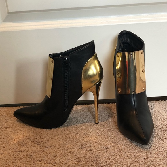 Red Kiss Shoes - Brand new booties